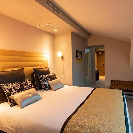 מלון Maison Toscane In A Remarkable Village - Heated Pool, Jacuzzi, Billiard & Ensuite Luxury Bedrooms 4*