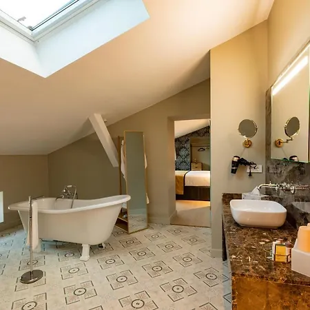 Maison Toscane In A Remarkable Village - Heated Pool, Jacuzzi, Billiard & Ensuite Luxury Bedrooms מלון 4*