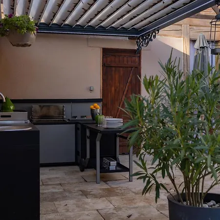 Maison Toscane In A Remarkable Village - Heated Pool, Jacuzzi, Billiard & Ensuite Luxury Bedrooms מלון