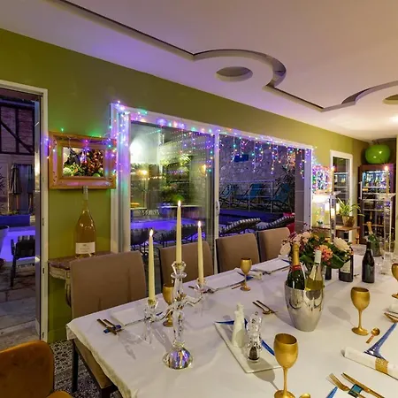 מלון Maison Toscane In A Remarkable Village - Heated Pool, Jacuzzi, Billiard & Ensuite Luxury Bedrooms 4*