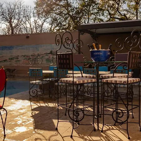 מלון Maison Toscane In A Remarkable Village - Heated Pool, Jacuzzi, Billiard & Ensuite Luxury Bedrooms