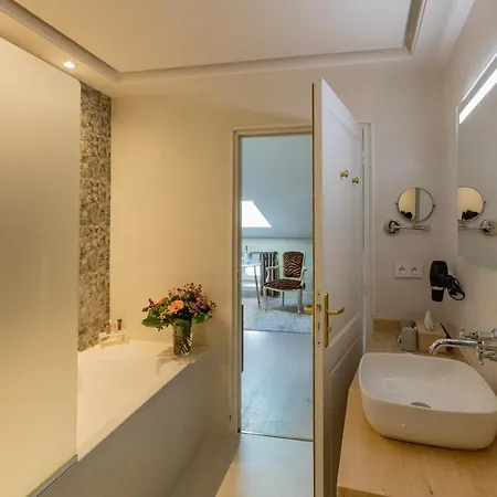 Hotel Maison Toscane In A Remarkable Village - Heated Pool, Jacuzzi, Billiard & Ensuite Luxury Bedrooms Terraube